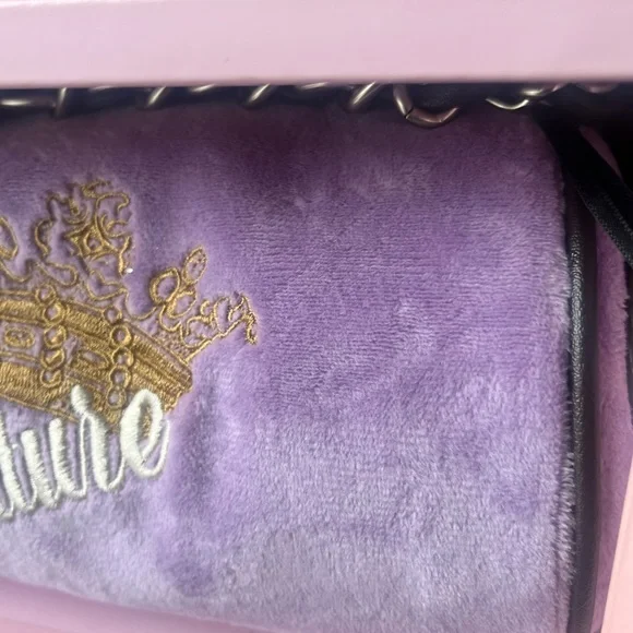 NWT Juicy Couture (limit ed.) Heritage 3-Piece Barrel Bag Set lavender velour. 💜 - Picture 3 of 7